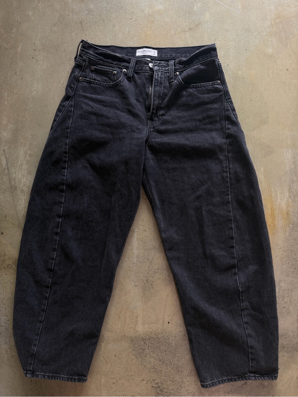 Abercrombie & Fitch The Barrel Jean Mid Rise curve love